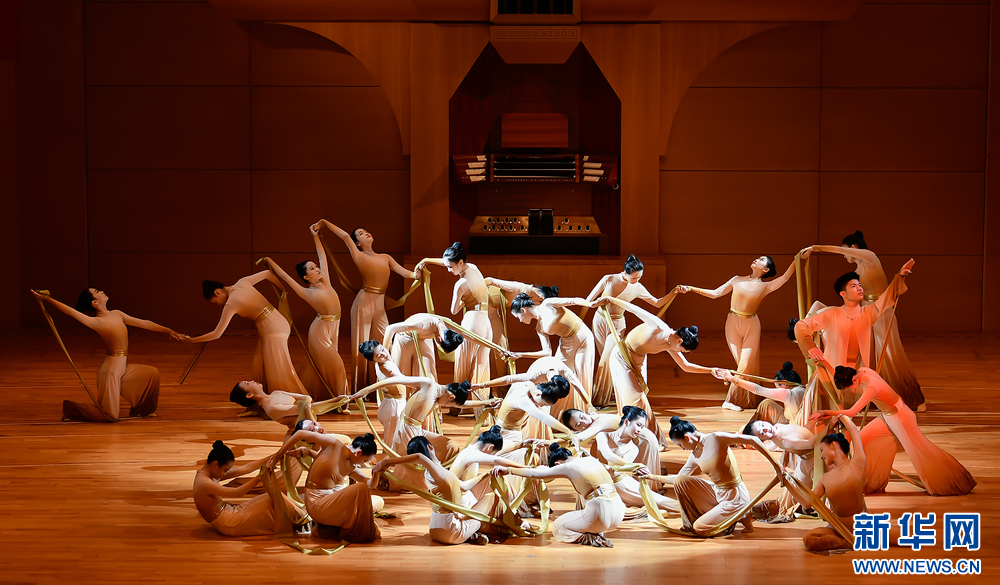 北京三十五中举行庆祝百年校庆舞蹈