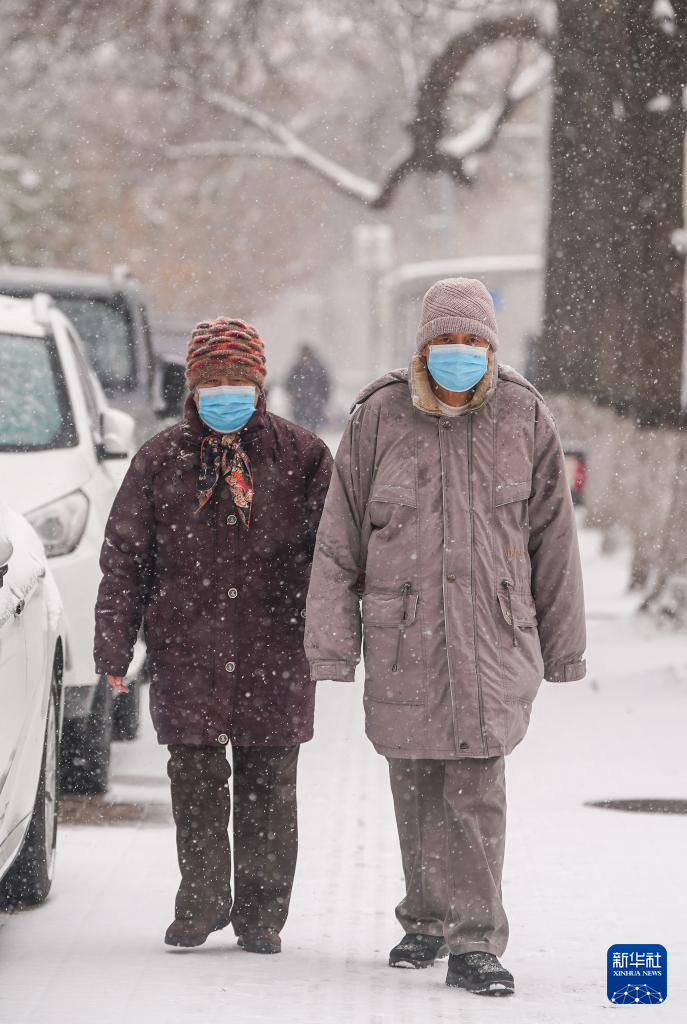 北京启动暴雪、寒潮、道路结冰三重