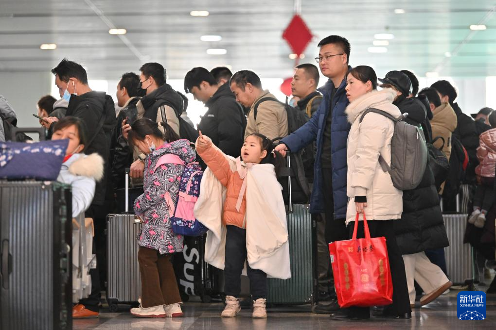 北京丰台站迎来春运客流高峰期-